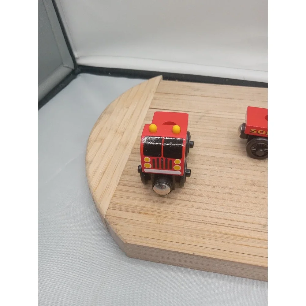 Thomas The Tank Engine Friends Wooden Railway Sodor Dept 36 FIRE TRUCK& TN Read